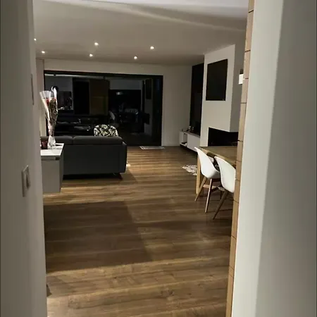 Villa De Avec Piscine Au Bord De *