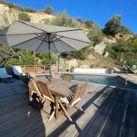 Villa De Avec Piscine Au Bord De