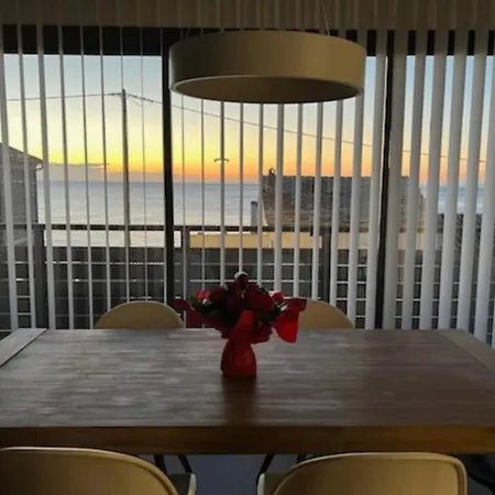 Villa De Avec Piscine Au Bord De