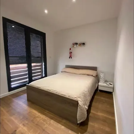 De Avec Piscine Au Bord De Villa