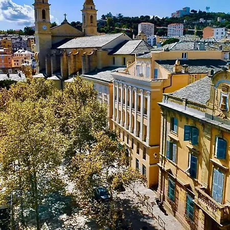 Villa De Avec Piscine Au Bord De