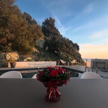 De Avec Piscine Au Bord De * San-Martino-di-Lota