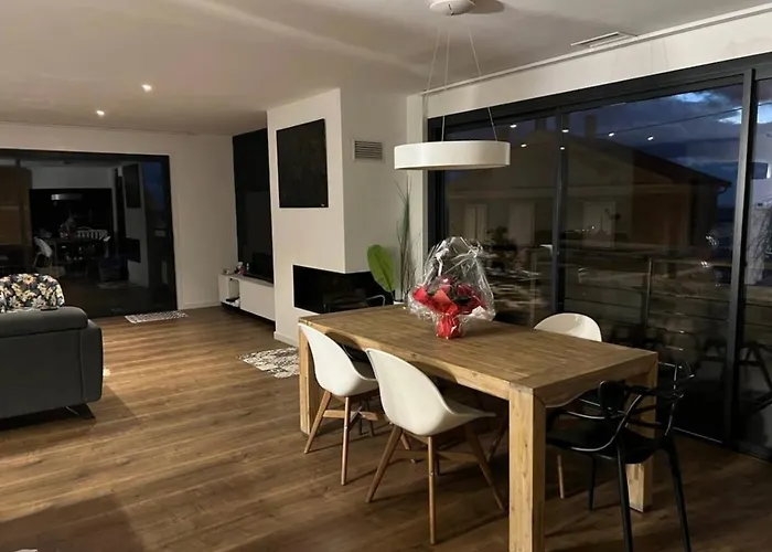 别墅 De Avec Piscine Au Bord De